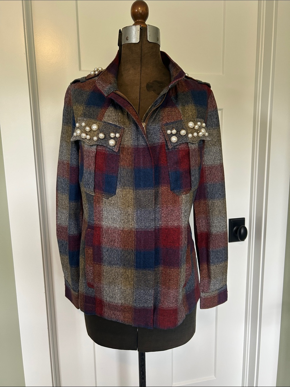 CAbi Shacket plaid 💯 cotton small pearl accents on pockets & shoulders full zip